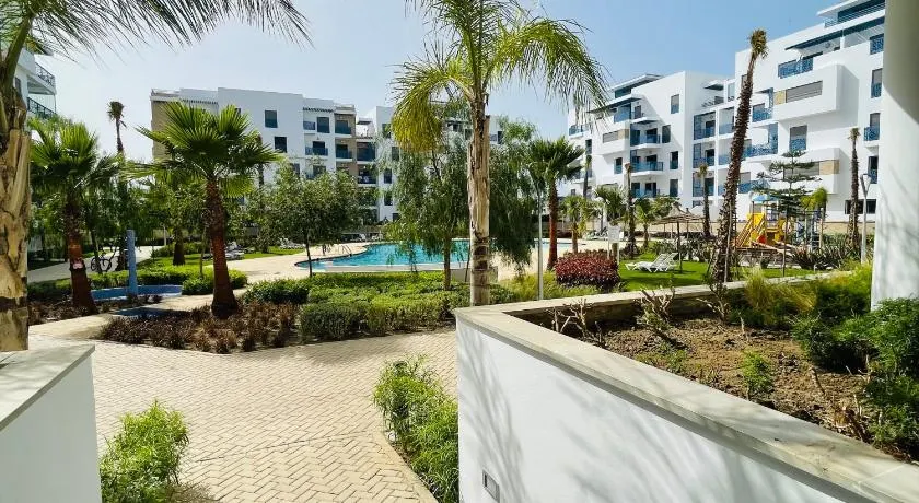 Luxury Apartment with Pool - Image 1