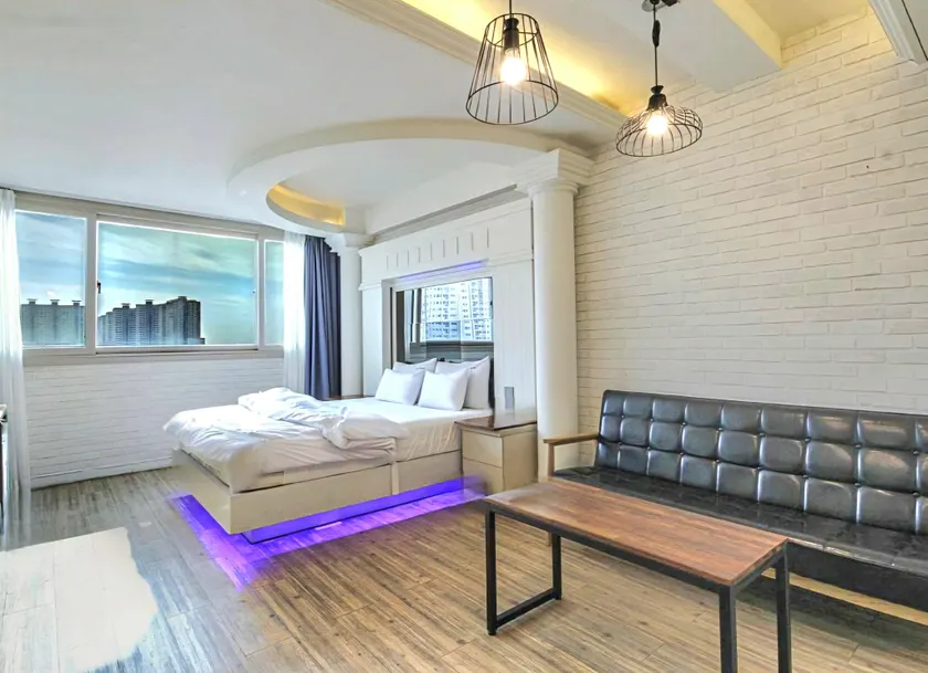 Hwamyeong Sky Hotel - Image 1