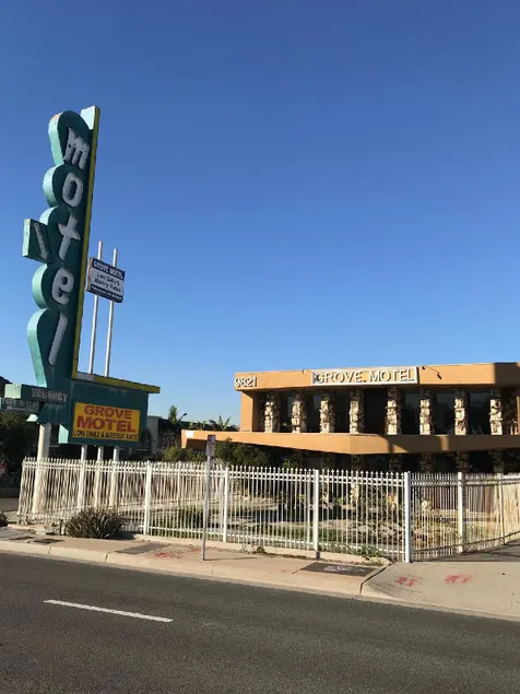 Grove Motel - Image 1