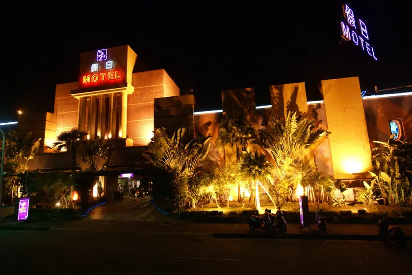 Holiday Motel - Image 1