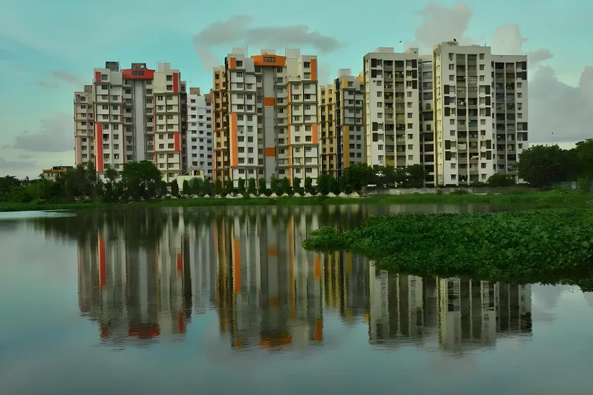South East West Facing Lakeview 3 BHK Flat - Image 1