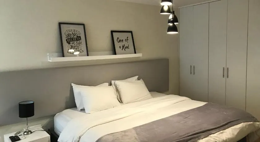 Hermoso apartamento con piscina Miraflores- Canvas - Image 1