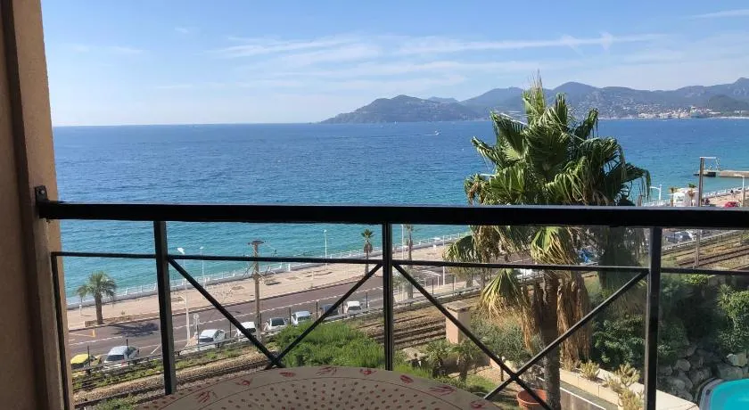 Cannes apartment with sea view, aircondition and parking - Image 1