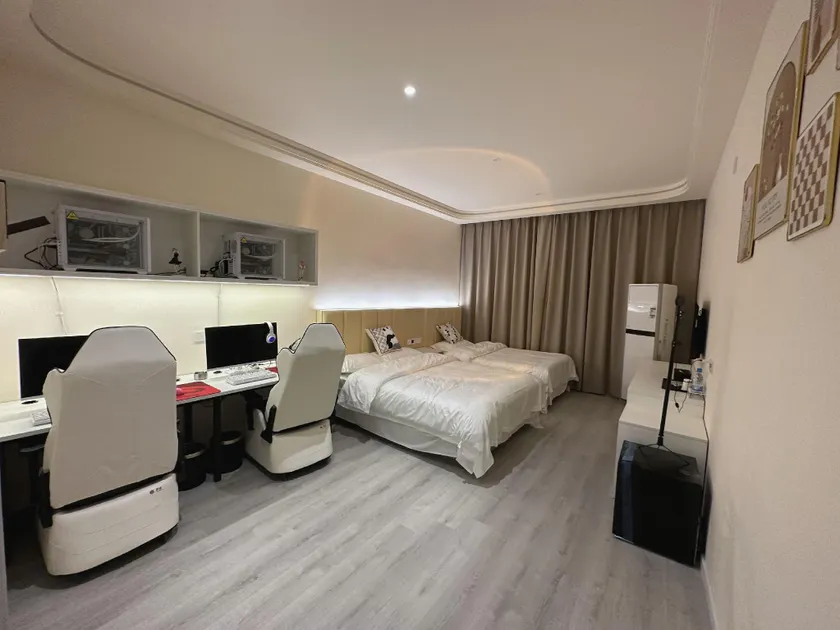 Panda Esports Hotel - Image 1