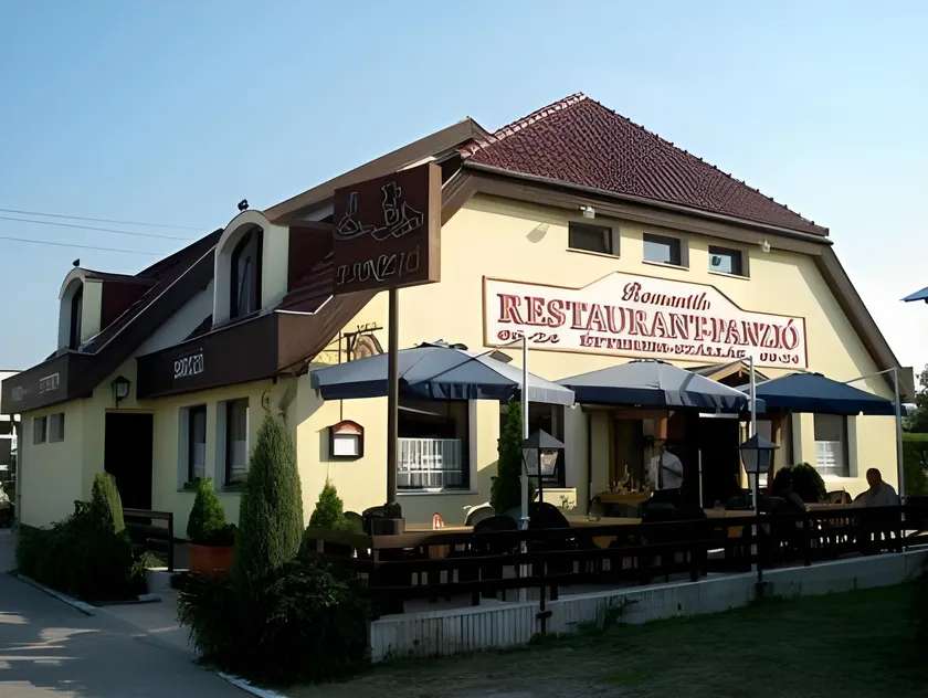 Romantik Étterem - Panzió - Image 1