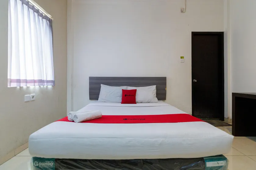 RedDoorz near T1 Juanda Airport - Image 1