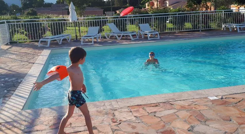 Villa climatisée 4-6 pers avec piscine, terrasse & jardin - 2 min plage - Image 1