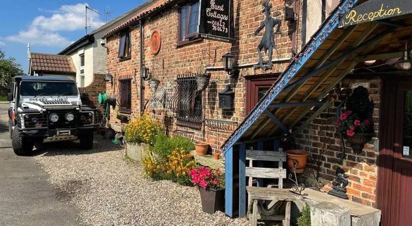 Yarm Cottages Sleeping 6 Adjoining Fox Covert Pub - Image 1