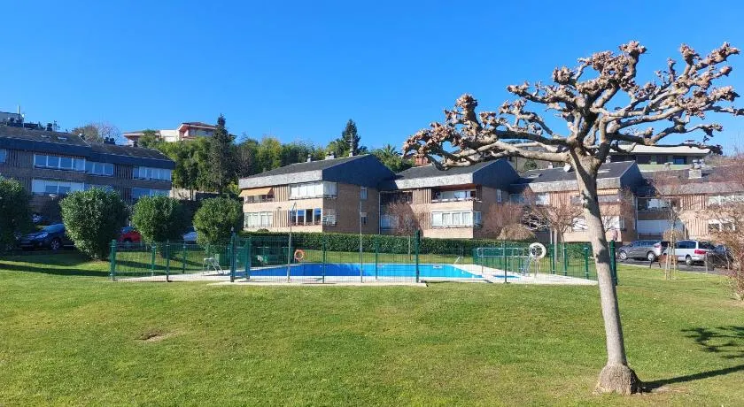 Hondarribia con piscina, parking y terraza - Image 1