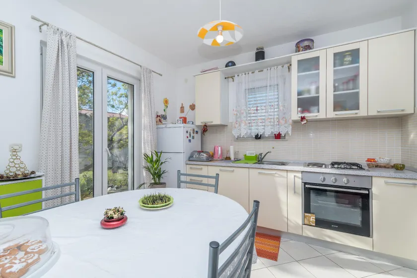 Holiday Home Flower House - Image 1