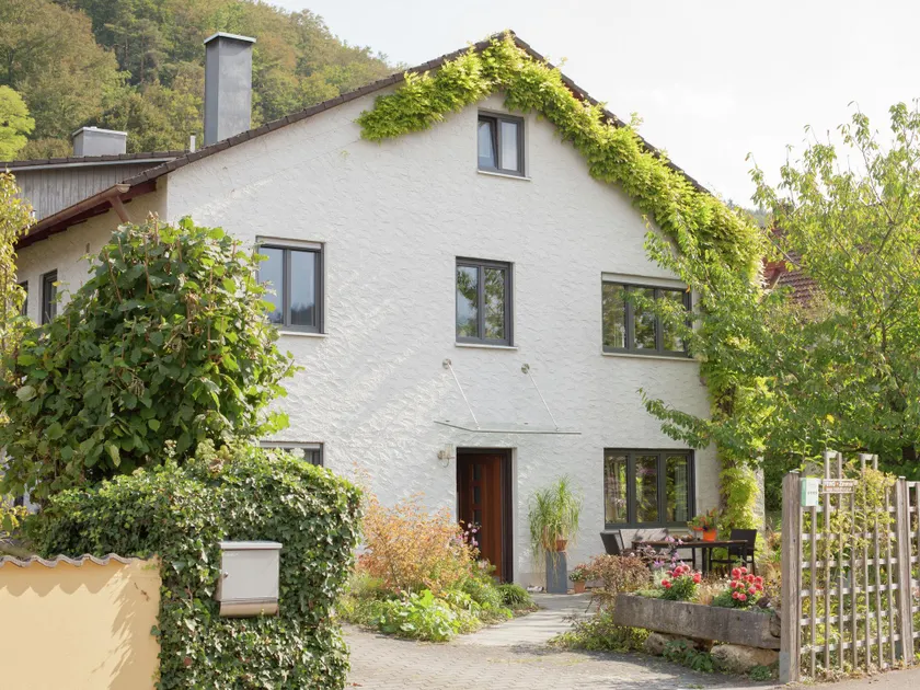 Beautiful apartment with private terrace and a separate entrance - Image 1