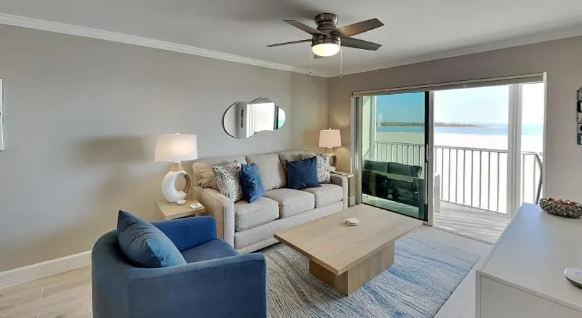 Castle Beach 303 - Image 1