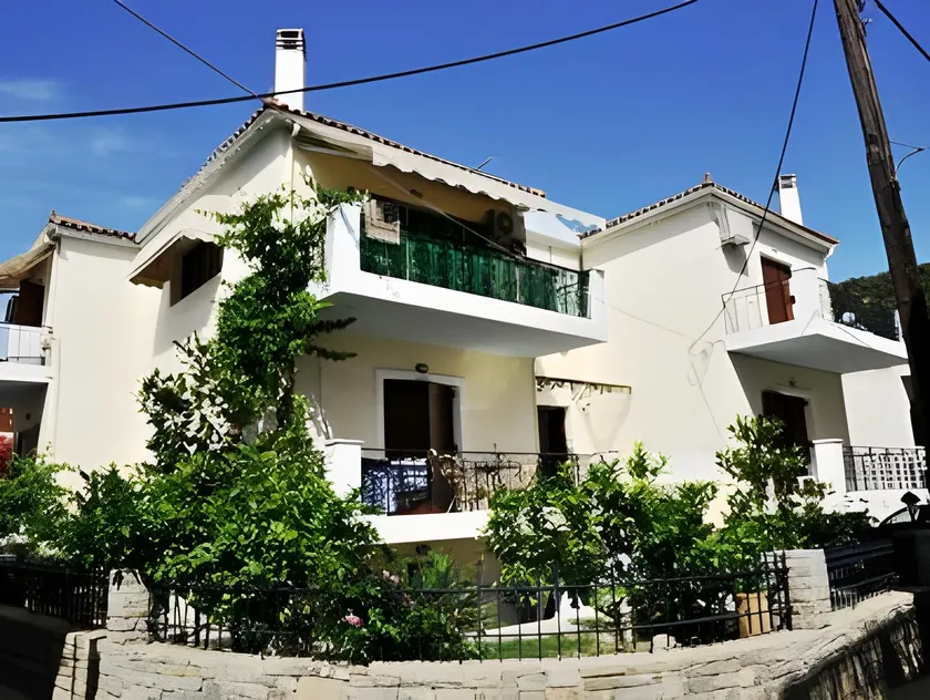 Kaikas Studios & Apartments - Image 1