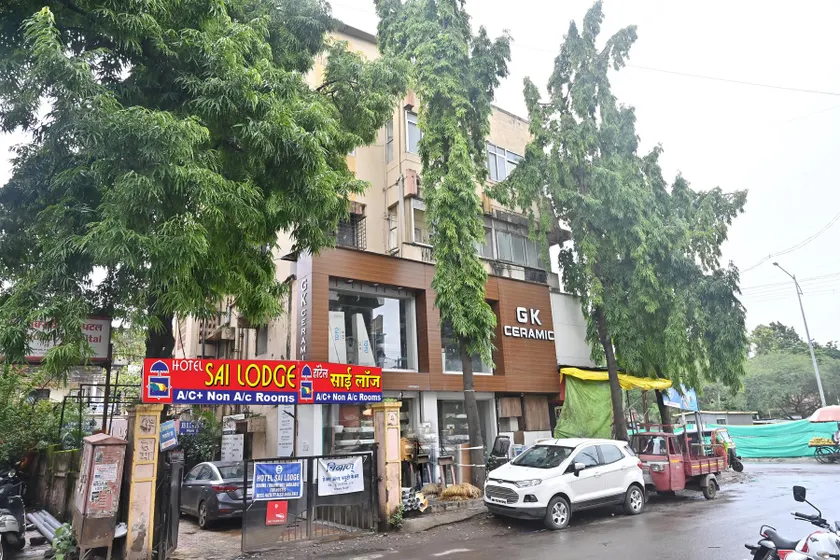 Hotel Sai Lodge - Image 1