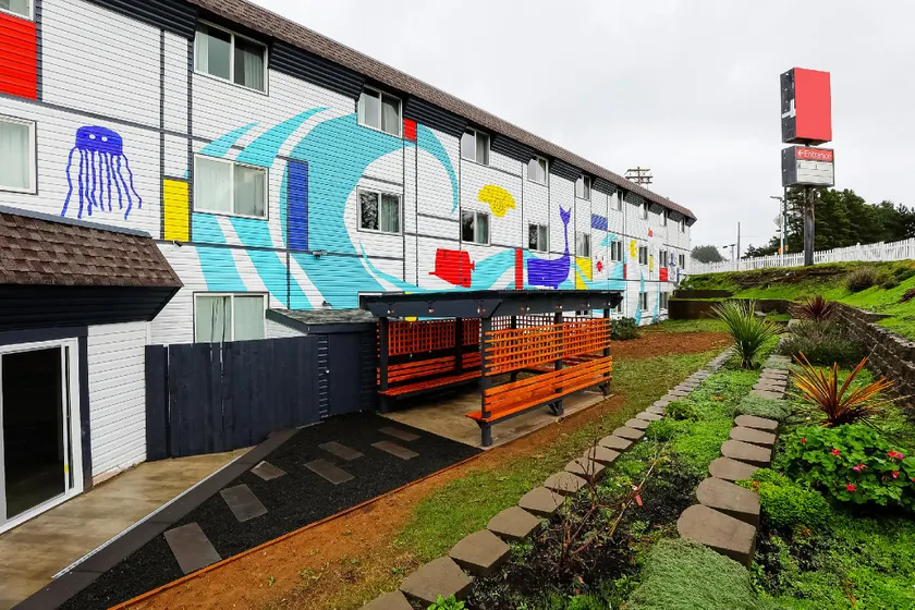 Coastal Inn by OYO Lincoln City - Oregon Coast Hwy - Image 1