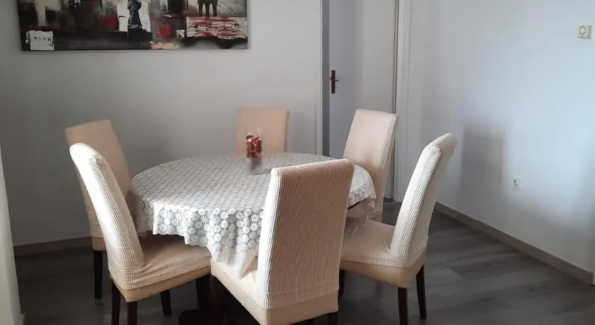House Nena - Image 1