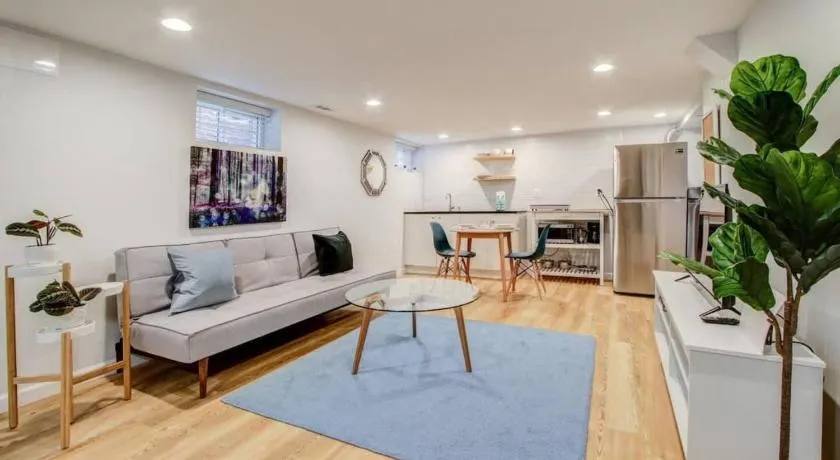 SUNNY, SERENE & CENTRALLY-Located STUDIO *PRIVACY *COMFORT *5-STARS - Image 1