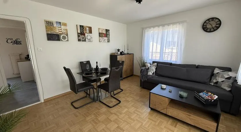 Zentrale und charmante Ferienwohnung in Seenähe - Image 1