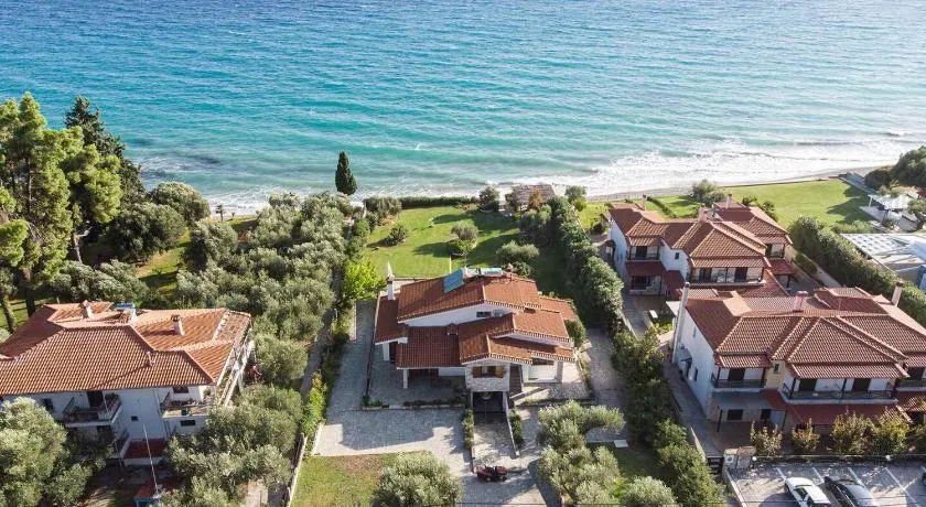 Azure Coast Seafront Retreat - Image 1