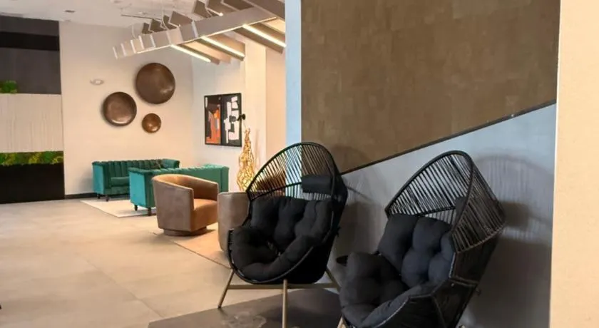 Exclusive Deluxe Queen Suite Luxury Boutique Building Downtown Hartford FREE PARKING - Image 1