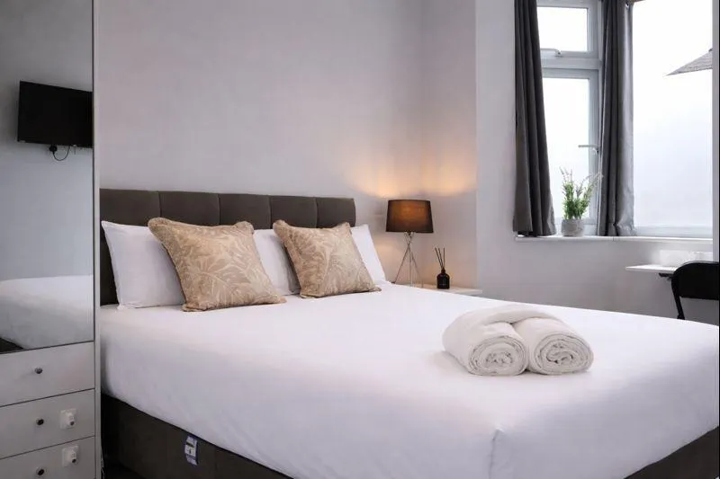 Walton Suites - Image 1