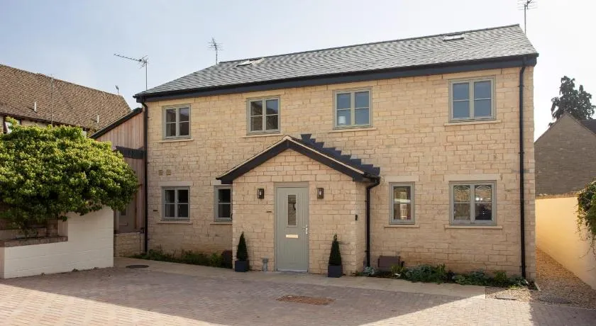 Harpers Yard - 30 Chipping Norton - Image 1