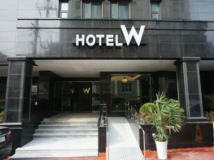 Hotel W Shinjeju - Image 1