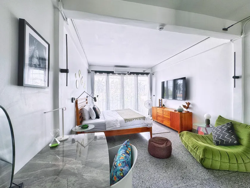 Siri Designer 3-Storey Townhouse with Garden and Luxury Amenities - Image 1