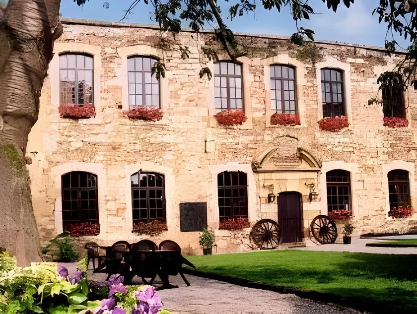 Chateau De Latour - Image 1