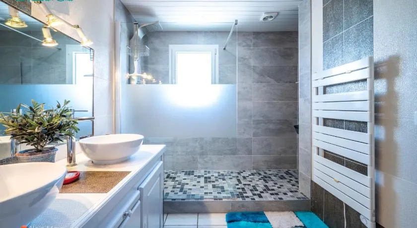 Ma Villa du Sud avec clim-Piscine Privée Chauffée-Borne Voitures Electriques 🦩 - Image 1