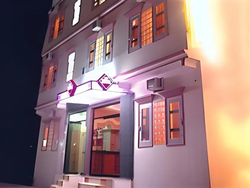 Hotel King - Image 1