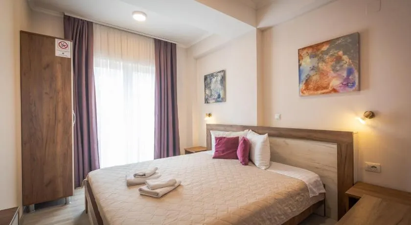 Boulevard Apartments - Image 1