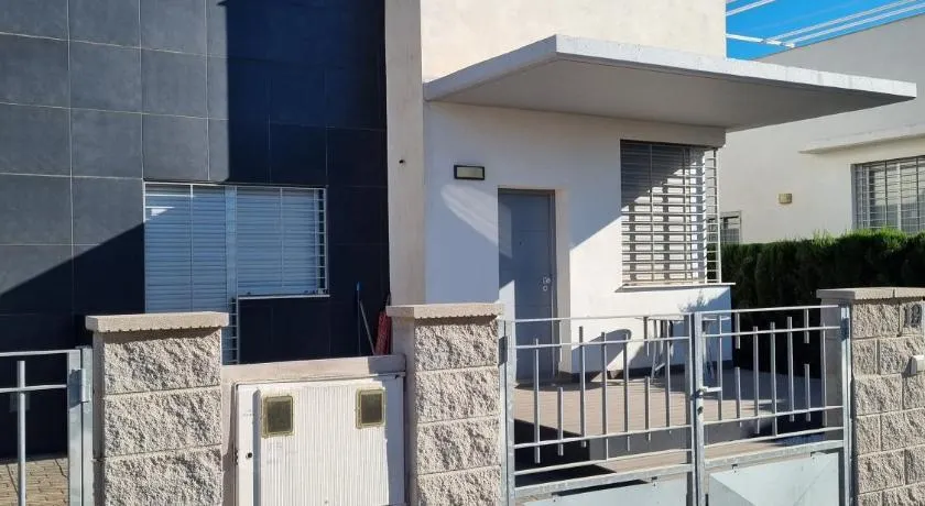 A modern villa with a large solari - Image 1