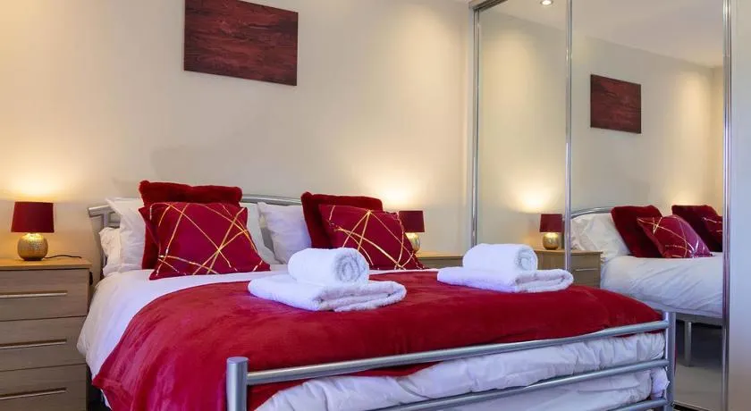 Wisteria House Nuneaton by Smart Corporate Stays - Image 1