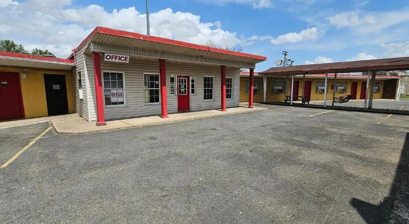 Deluxe inn - Image 1