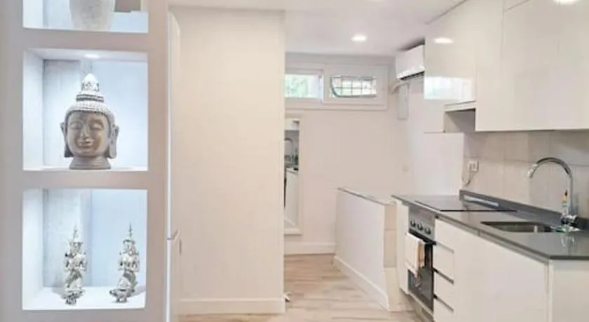 Modern Apartment in Madrid - Image 1