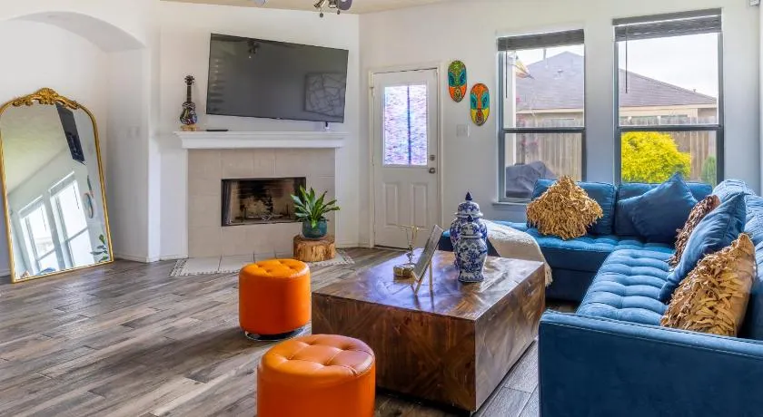 5BR BIG Home in Tomball, Game Room 10 pax - Image 1