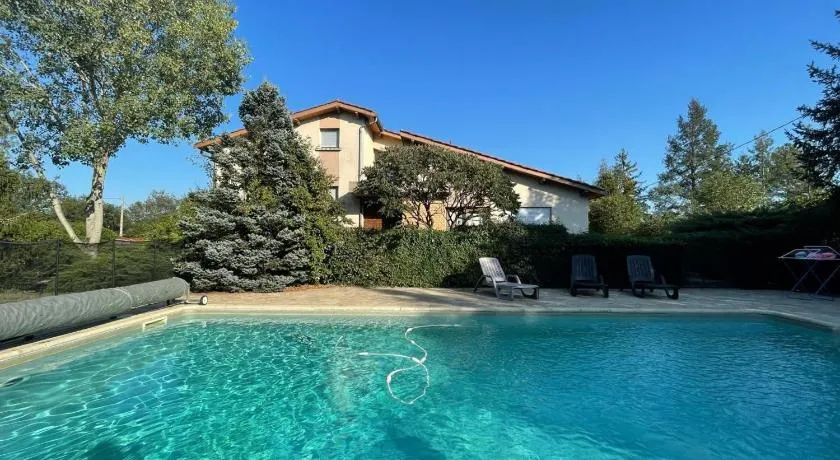 Villa d'architecte 200m² avec piscine privée et cheminée - Image 1