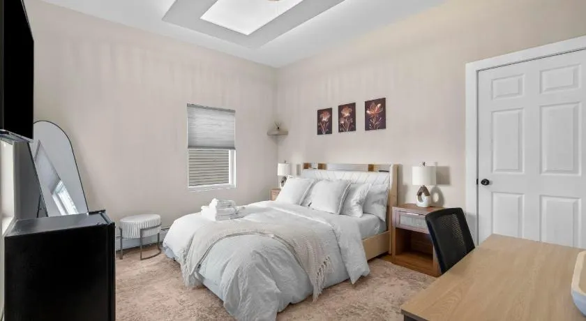 Blatchley Rooms by Yale - Image 1