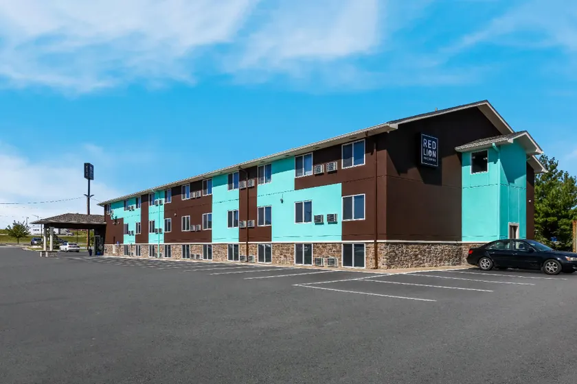 Baymont Inn & Suites by Wyndham - Image 1