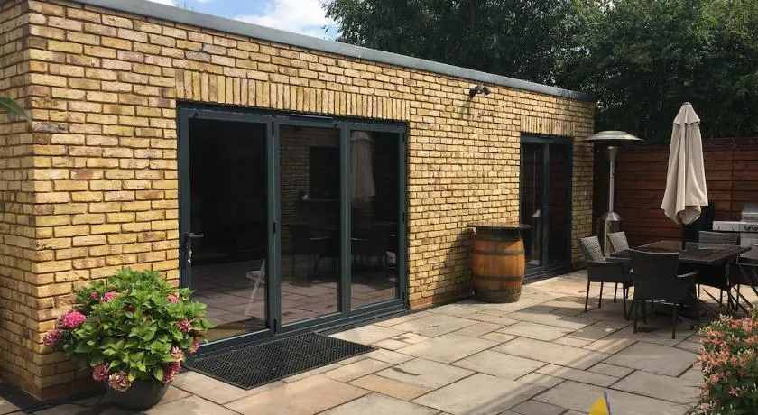 Wingfield Garden Suite - Image 1