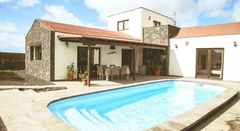 Villa Arriba - Image 1