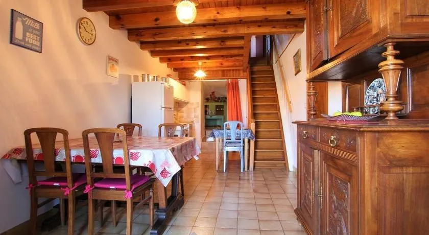 Gîte confortable en hameau calme près du Puy en Velay – 2 chambres, équipement bébé, terrain fermé - FR-1-582-141 - Image 1