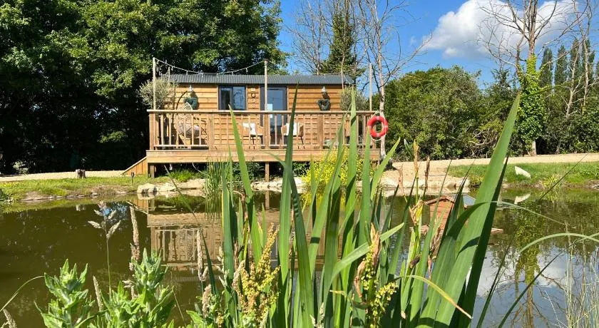 Rusty Duck Retreat Shepherds Hut - Image 1