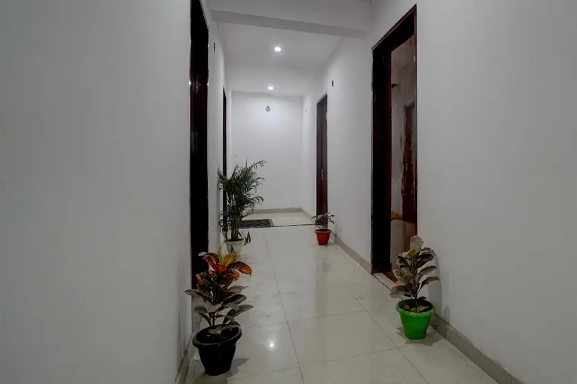Highway Townhouse - Image 1