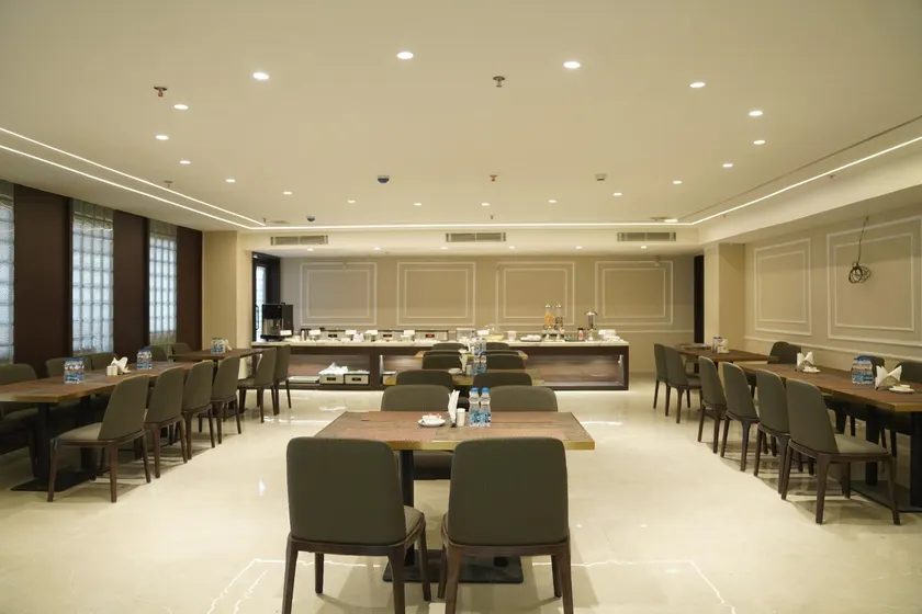 Hotel P4 City Center Jabalpur - Image 1