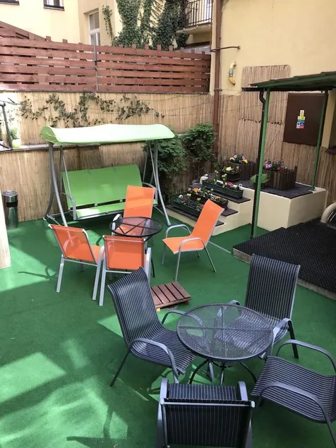Hostel Advantage - Image 1