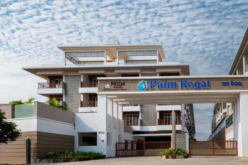 Palm Regal Resort - Image 1