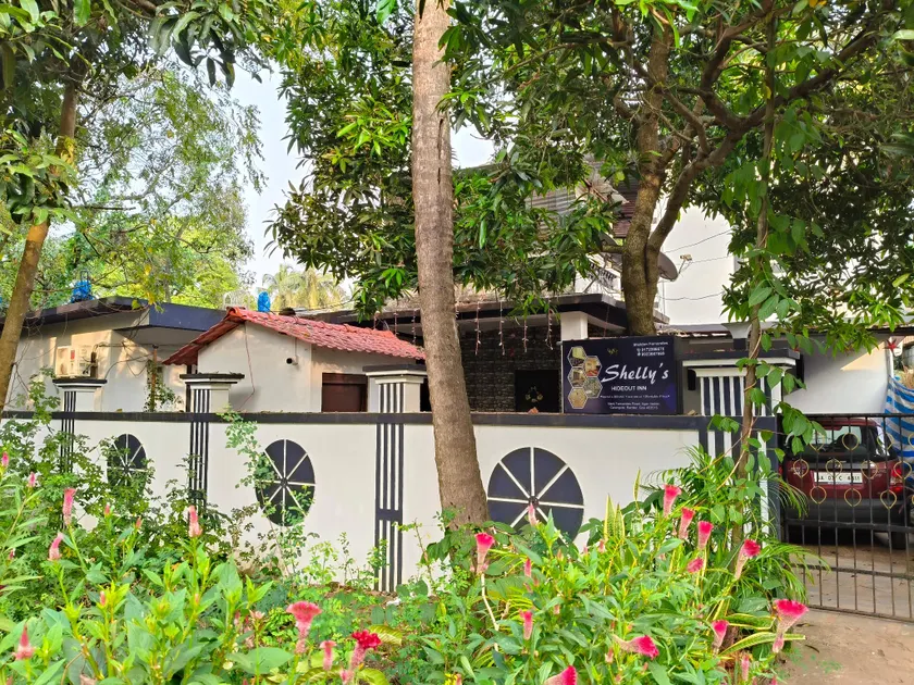 Shelly's Hideout Inn - Image 1