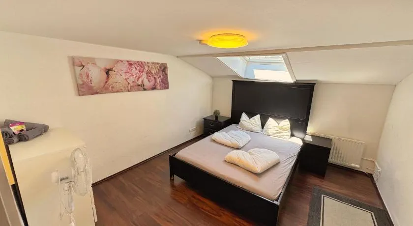 Charming Old Town Apartment - Image 1